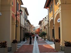 -佛罗伦萨小镇广佛名品奥特莱斯(疏港路店)