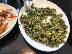 咸蛋黄炒豆角-鹿港小镇(霄云店)
