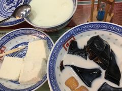-赵记传承特色牛奶甜品(泉城广场店)