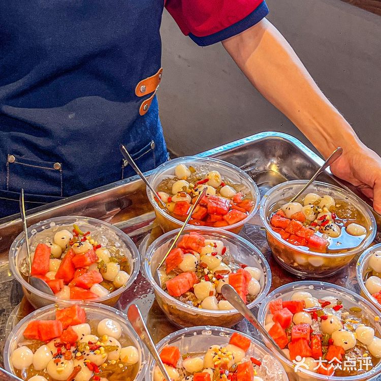 火爆石桥铺的黄豆芽老火锅，汤底一口封神！