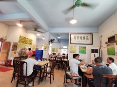 大堂-华哥新鲜猪精品美食