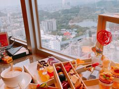 靠窗位-广州中心皇冠假日酒店·汇点大堂吧