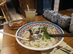 -鑫花溪牛肉米粉(人民广场店)