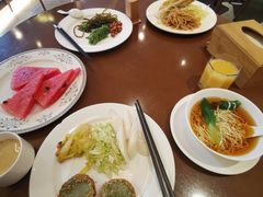 -杭州西湖湖滨银泰亚朵酒店