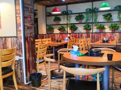 大堂-陆记牛庄·碳锅龙虾烧烤(爱上花园店)