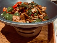 宣威小炒肉-老滇山寨•云南特色菜•地方菜•民族风情歌舞表演(金碧店)