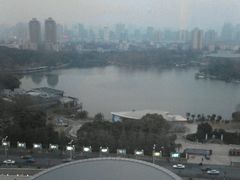 对面的长风公园-上海国丰酒店