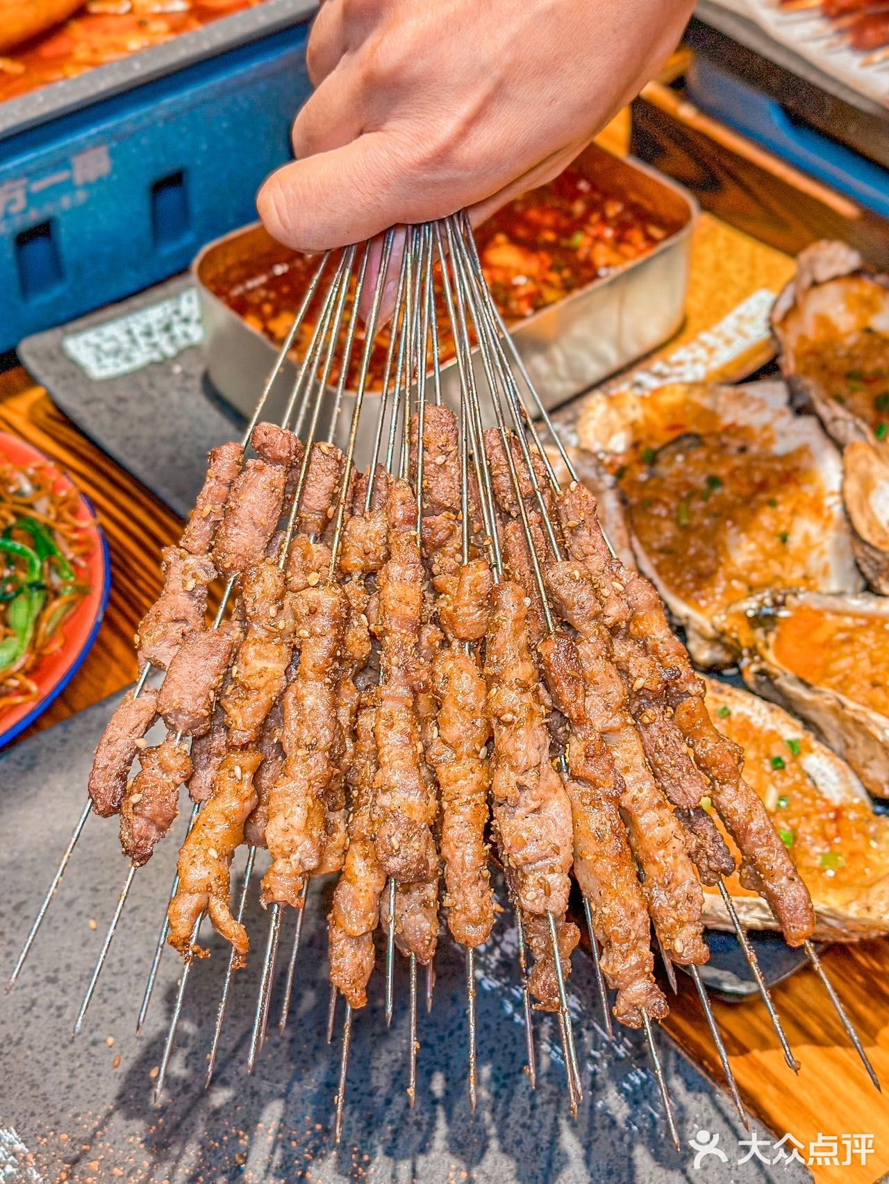 位于东明广场内 炫一口热气腾腾的美食 这一口