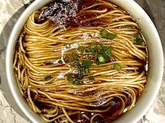 特色红汤面-萬國春·中菜馆(颐和公馆店)