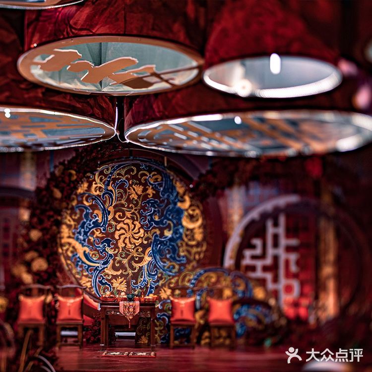 别再做烂大街婚礼了，小众婚礼挺有意思的。