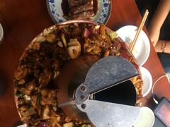 -炉小二铜锅牛蛙•川湘菜(三里屯店)