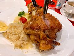 德式烤猪肘配酸菜土豆泥-申德勒加油站西餐厅(日坛路总店)
