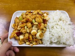 宫保鸡丁盖饭-生活本该如此北京小馆(周庄嘉园店)