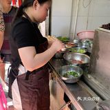 如果喜欢每口肉都有粉皮的话建议小份可以了
