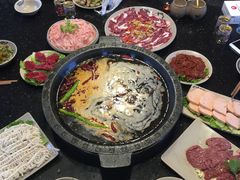-茅草房·河畔园林火锅