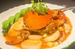 Signature Braised Soft-Shell Crab with Rice Noodles