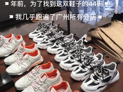 -URBAN REVIVO(高德置地广场·春广场店)