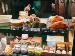 面包甜点陈列柜-星巴克(广州动漫星城东区店)
