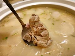 咸猪骨煲白萝卜/例-新希望诺富特酒店-青岛湾中餐厅
