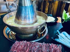 -果松木炭酸菜铜火锅·外婆参鸡汤