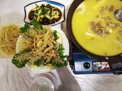 -霄汉牛三鲜湖北砂锅菜(万松园2店)