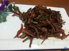 茶树菇炒牛柳-翠山·映月湖景餐厅(映月湖公园店)