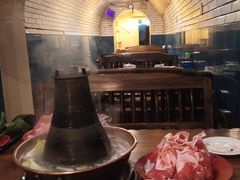 大堂-洞庭洲·防空洞火锅·烧烤·铜锅涮肉(新百广场店)