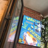 在戴家巷弯弯拐拐的老居民楼里  一楼的房子基本被打造