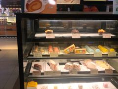 面包甜点陈列柜-麦当劳(城西银泰店)