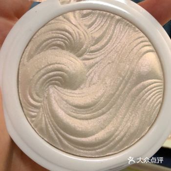 粉质细腻，用量超级省，一用就会爱上那种