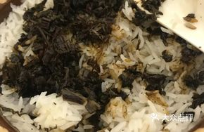 Preserved Vegetable Braised Pork Rice in Clay Pot