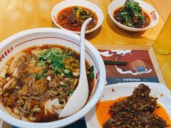 -呷佬·长沙手工米粉(金沙江路店)