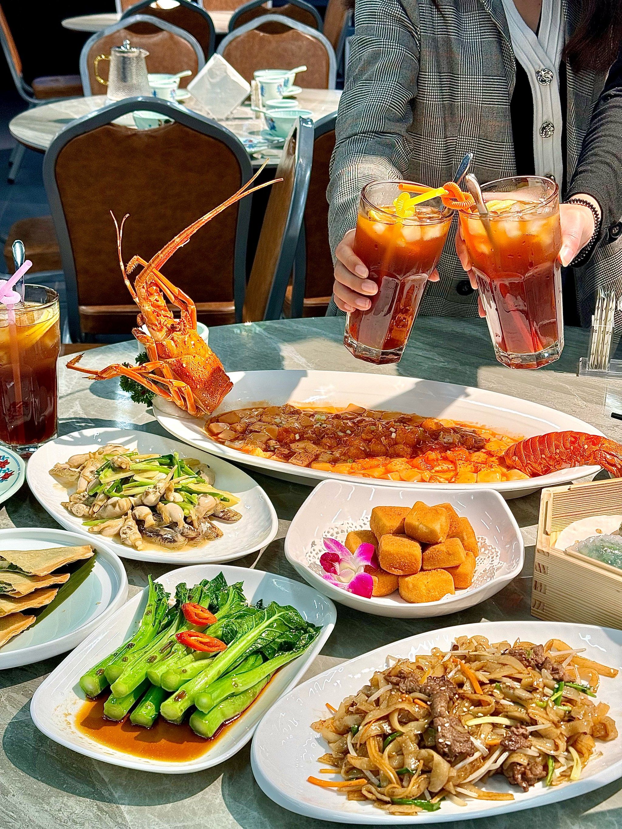 港🉐丽开来宝地广场啦!