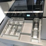 窗台、窗边也全部采用石英石上墙