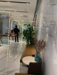 -罗亚帝造型·烫发染发