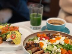 烟熏三文鱼菠菜班尼迪克蛋-城市露台景观餐厅(淮海路店)