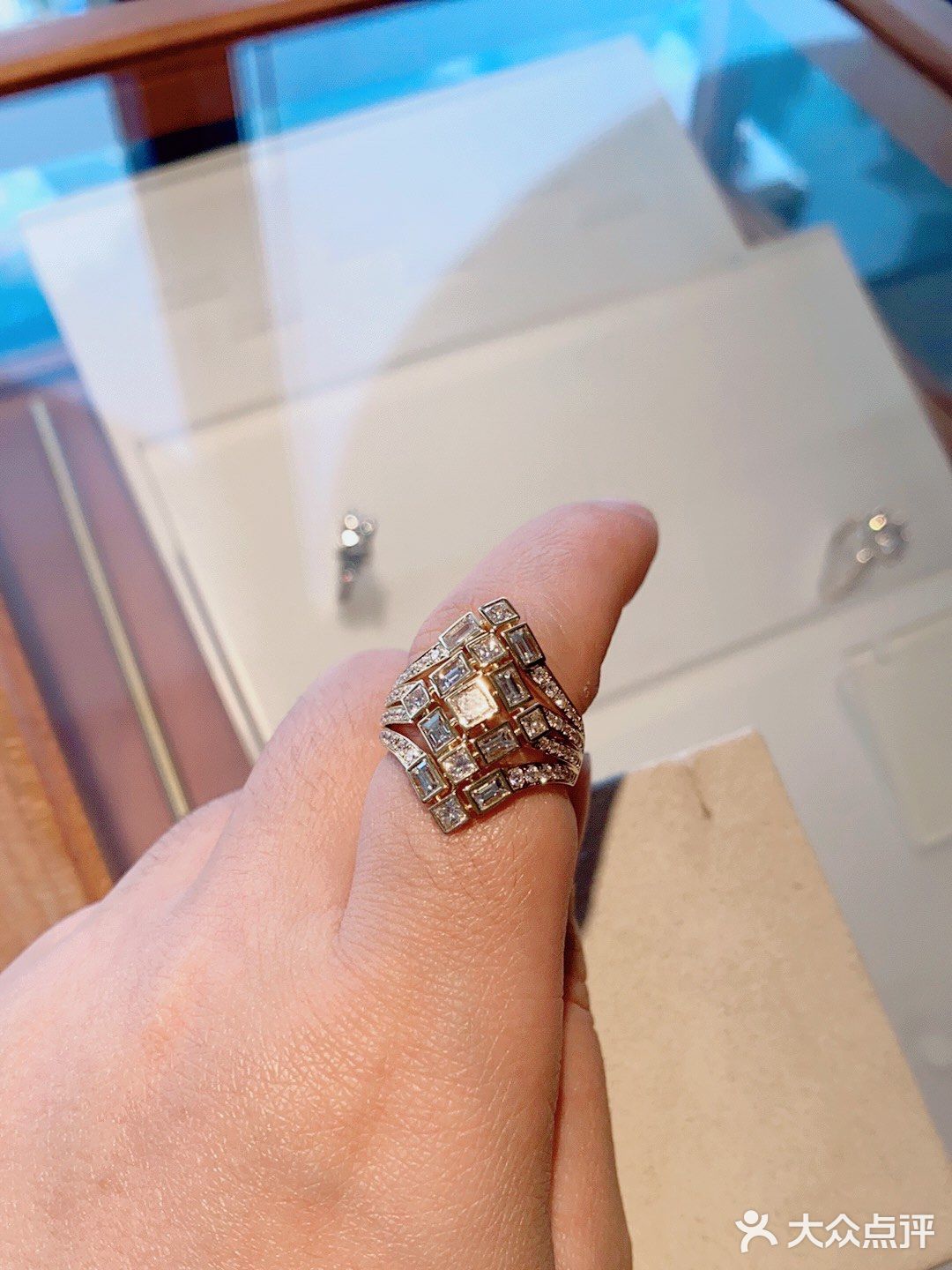 大场合钻戒[得意]