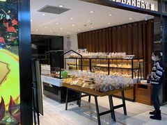 面包甜点陈列柜-莉莲蛋挞(大华悦沢书店)