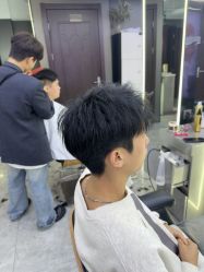 -藤野造型烫发染发