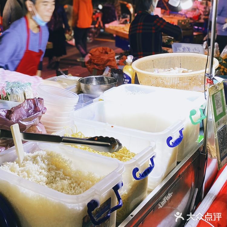 烟火气|街边深夜炒粉