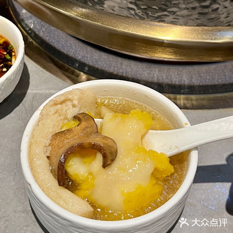 锅底是海南椰青打底茶点免费不限量，我直接爱了！