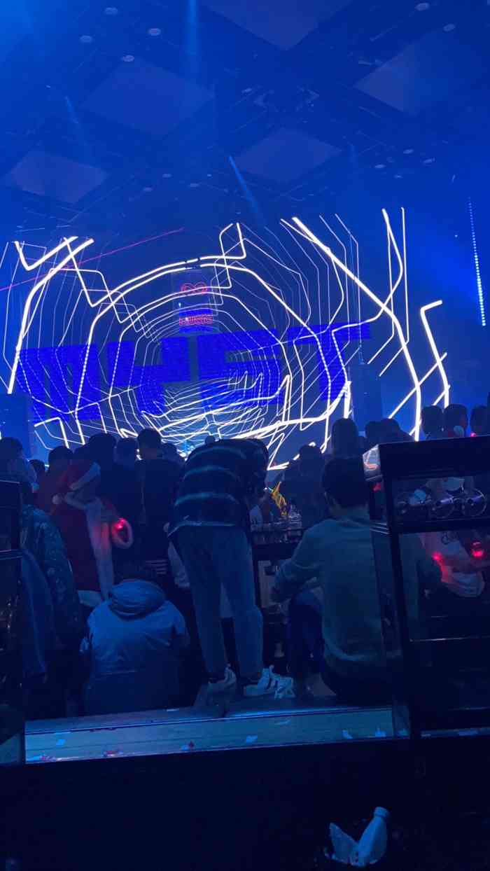 mystland-"去苏州玩顺便找了个酒吧蹦迪,发现苏州大多.