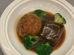 狮子头拼东坡肉-银都上海菜馆(粤海东路店)