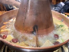 -果松木炭酸菜铜火锅·外婆参鸡汤