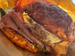 双蛋指椒牛肉汉堡-魏斯理汉堡(西安沣东吾悦店)