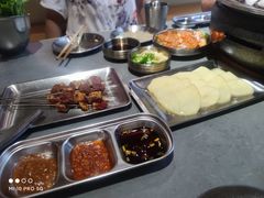 -围炉肉舍•炭烤活鳗•丹东海鲜烤肉(步行街店)