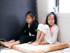 -菠萝格斗巴西柔术训练馆