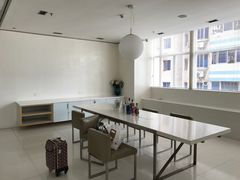 -卡罗酒店(东门晒布地铁站店)