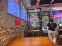 -爆炸头阿姨小四川正宗川味小吃(无任何分店)