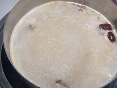 -洪氏嗨捞·广东猪肚鸡·椰子鸡火锅(西咸万象城店)